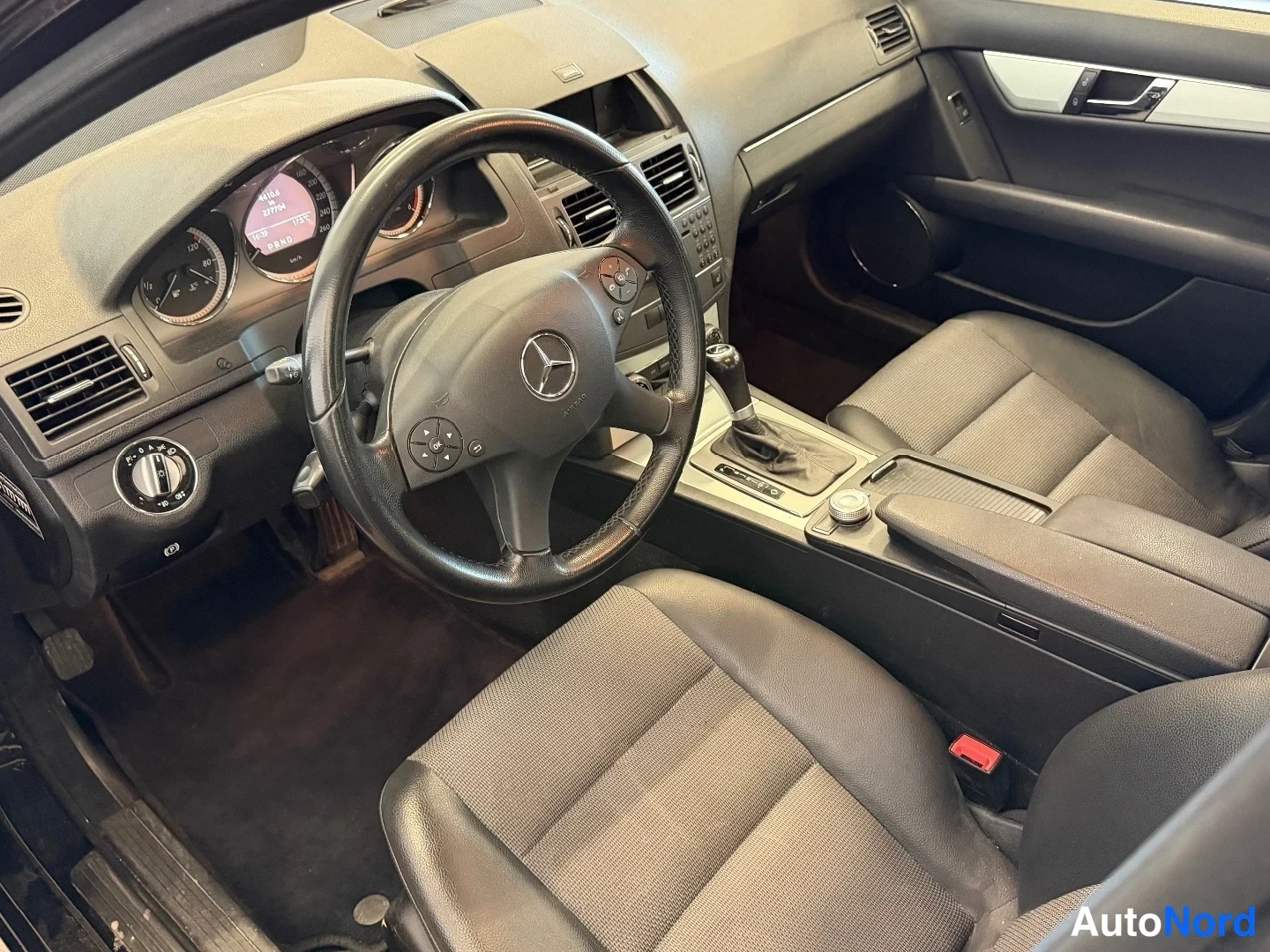 Musta Mercedes-Benz C 220 CDI 2009, kuva 6