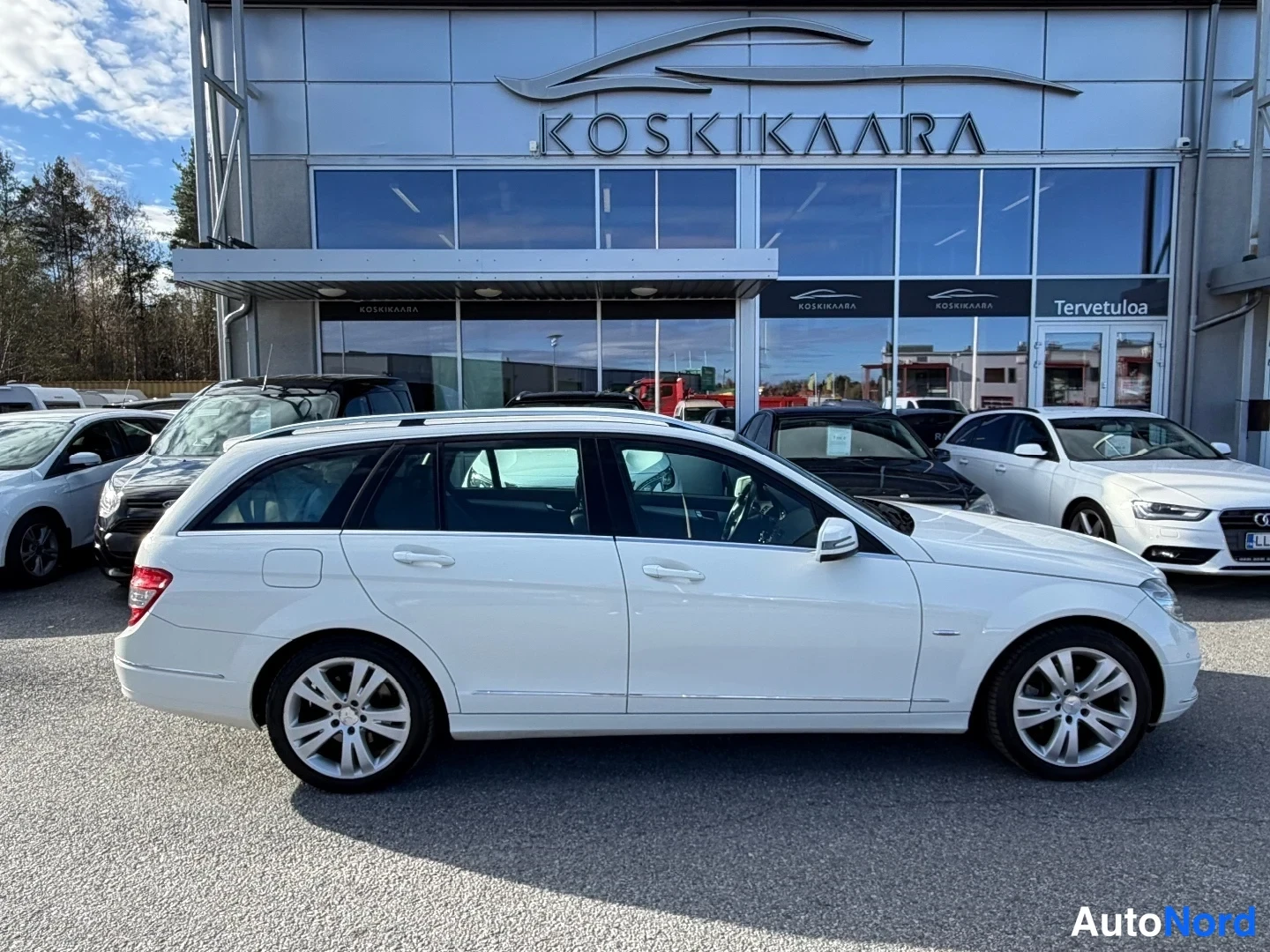 White Mercedes-Benz C 220 d 2009, rear three-quarter, photo 3