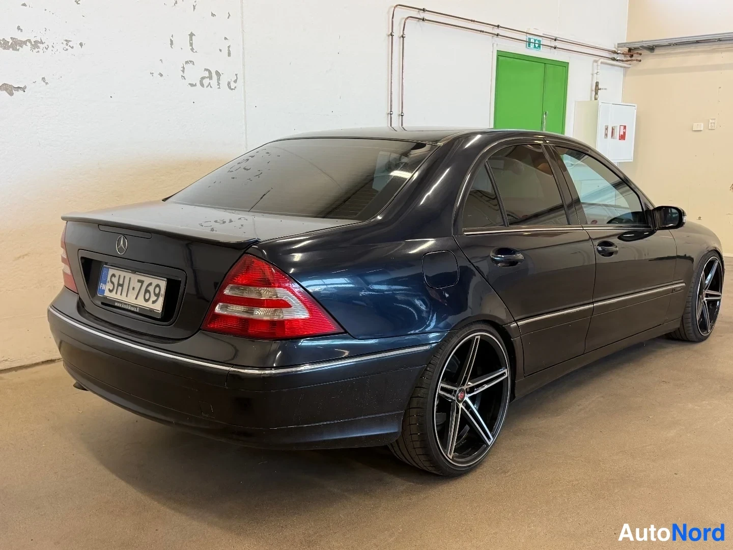 Blue Mercedes-Benz C 200 d 2004, rear three-quarter, photo 4
