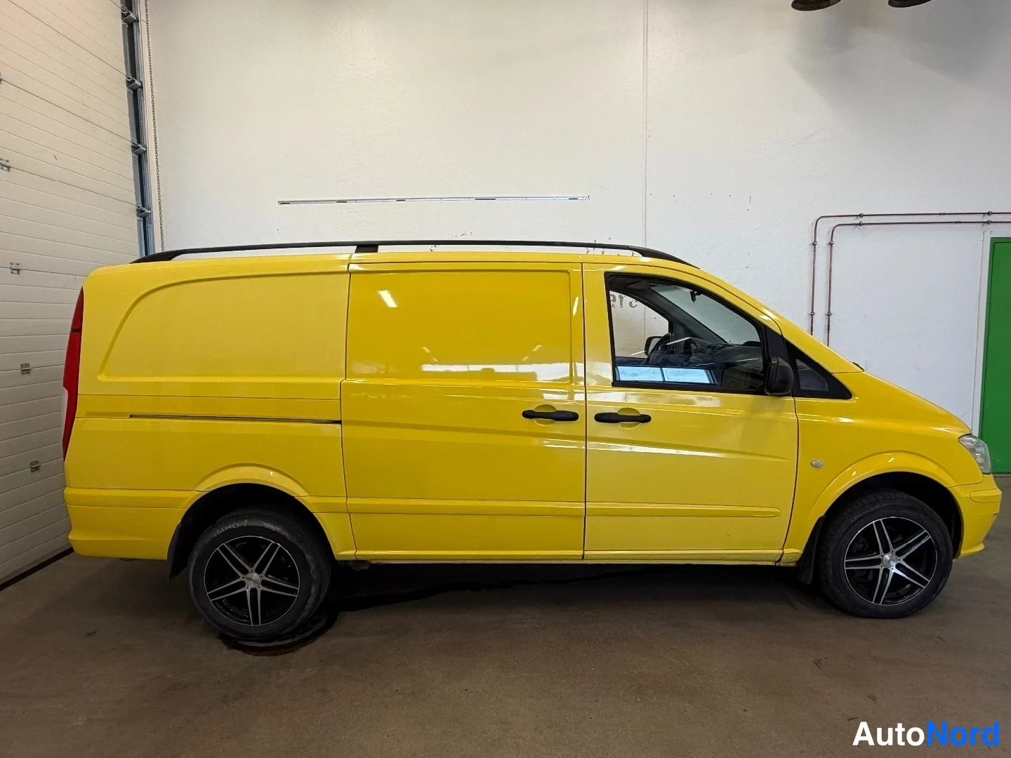 Yellow Mercedes-Benz Vito 116 CDI 2012, side, photo 3