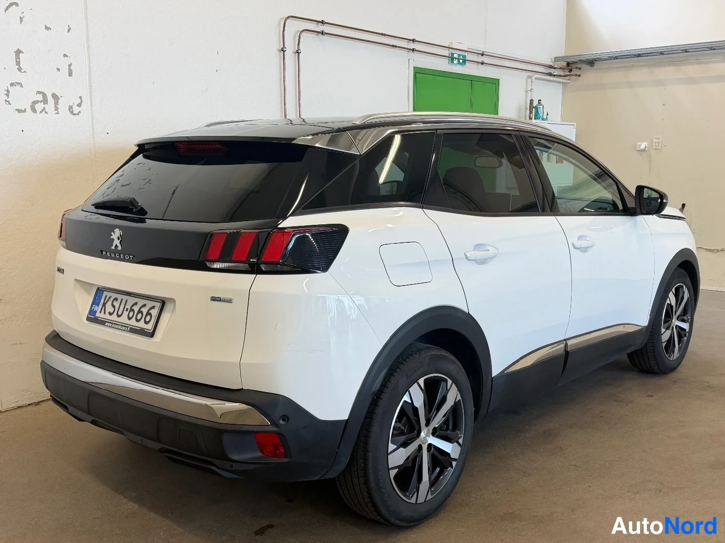 White Peugeot 3008 2017, rear three-quarter, photo 4