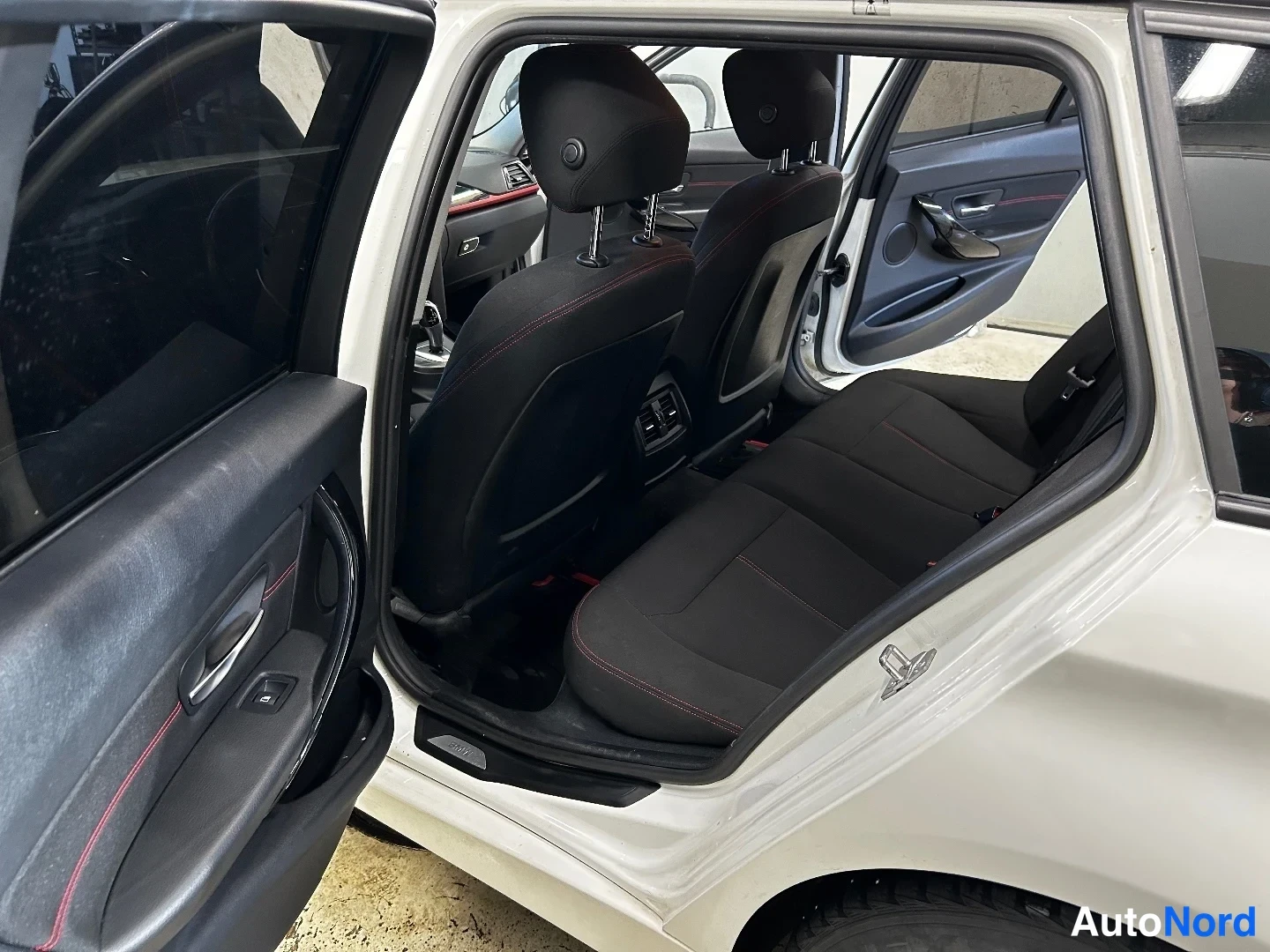 White BMW 316d 2014, photo 12
