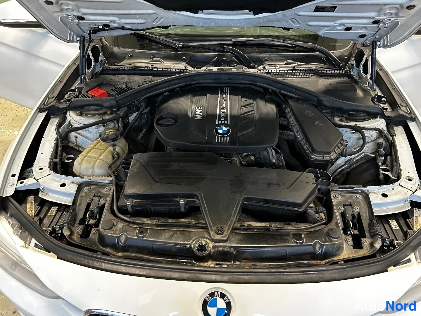 White BMW 316d 2014, photo 13