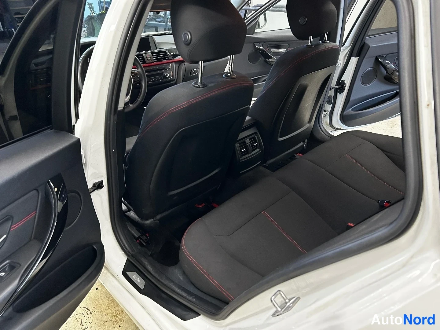 White BMW 316d 2014, photo 15