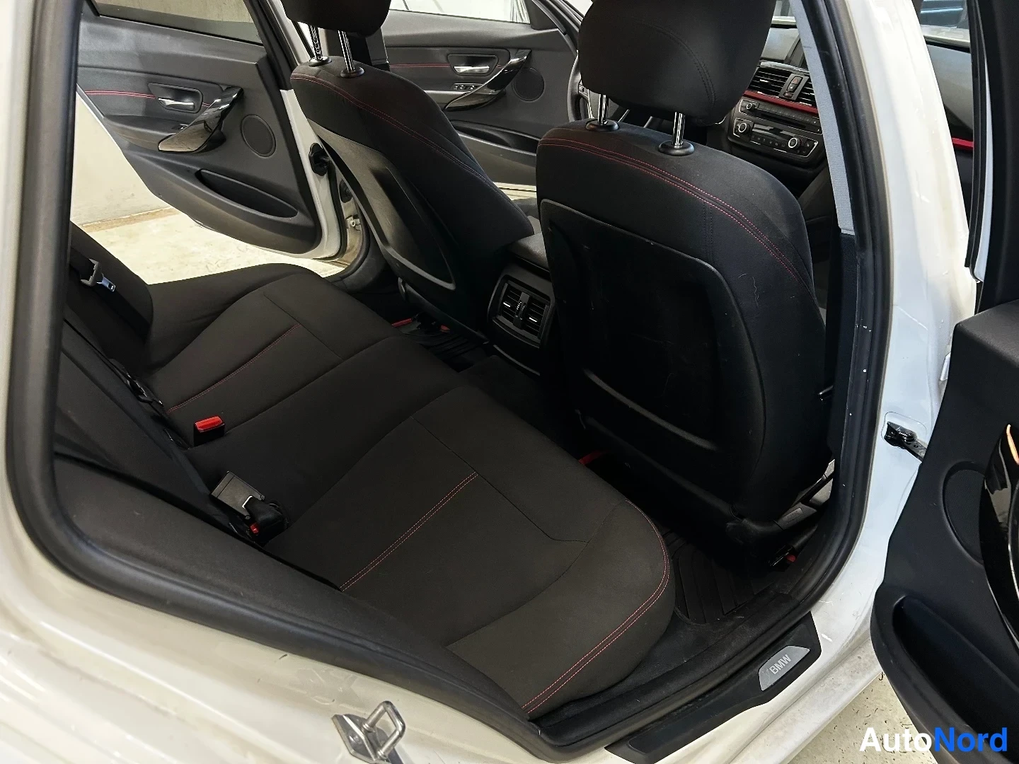 White BMW 316d 2014, photo 16