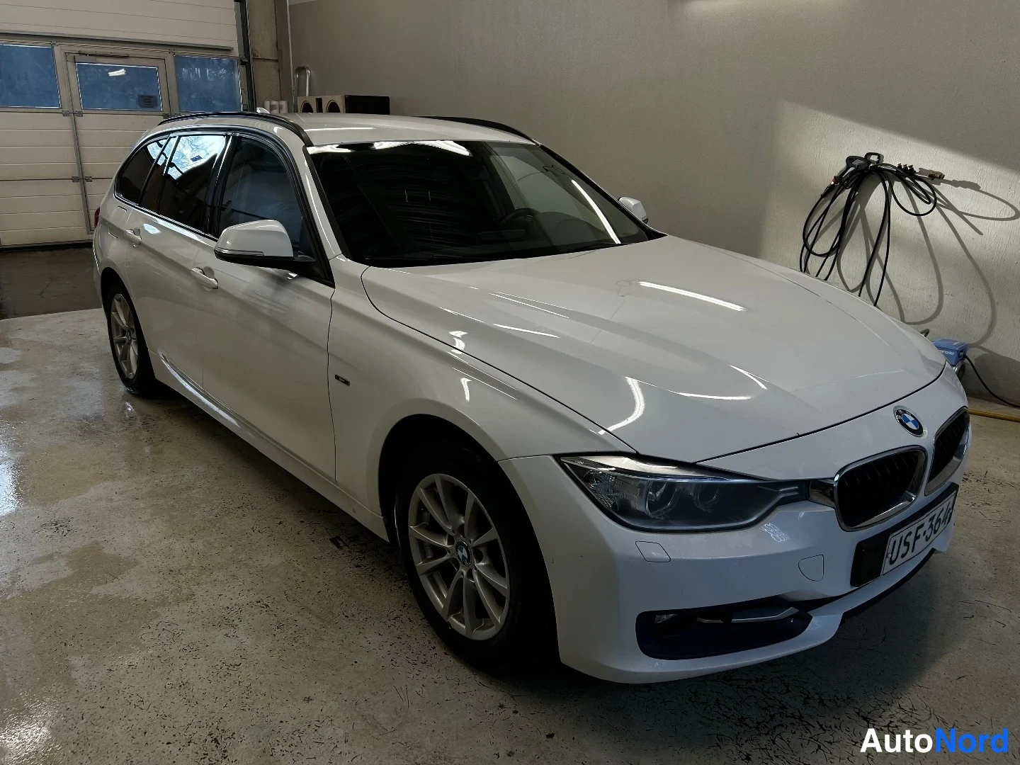 White BMW 316d 2014, photo 22