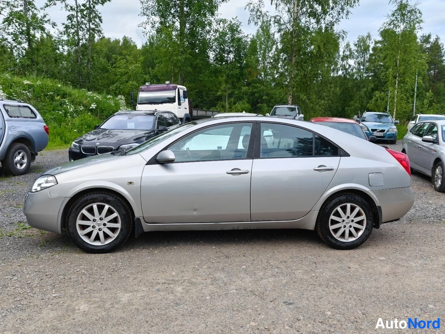 Grey Nissan Primera 2003, front three-quarter, nose to the left, photo 2