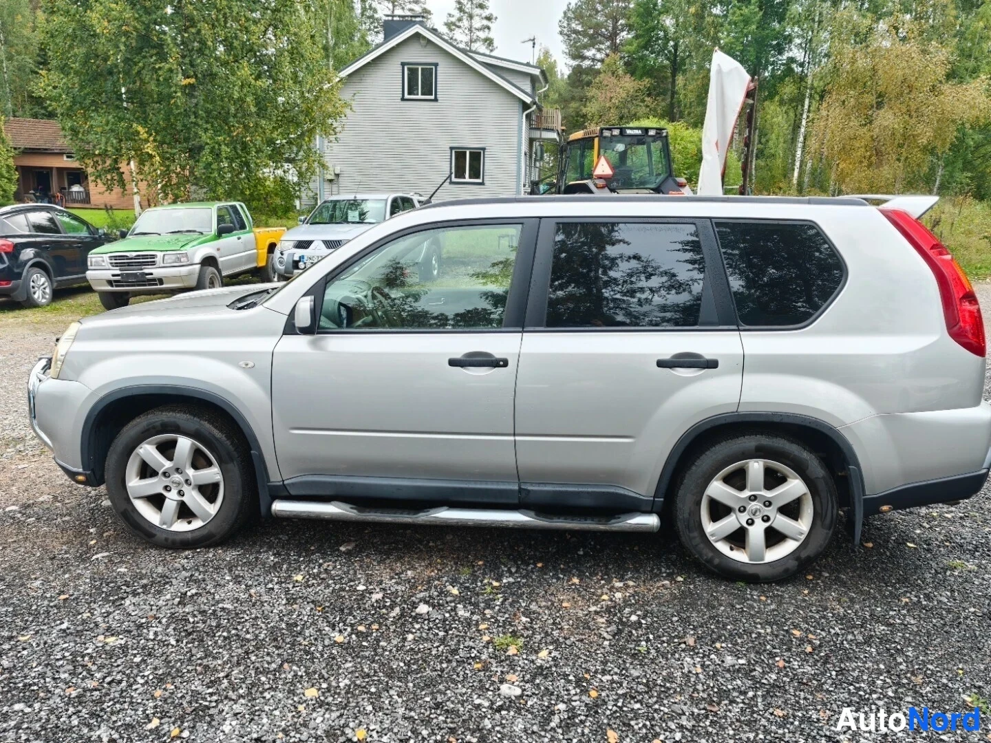 Grey Nissan X-Trail 2007, front three-quarter, nose to the left, photo 2