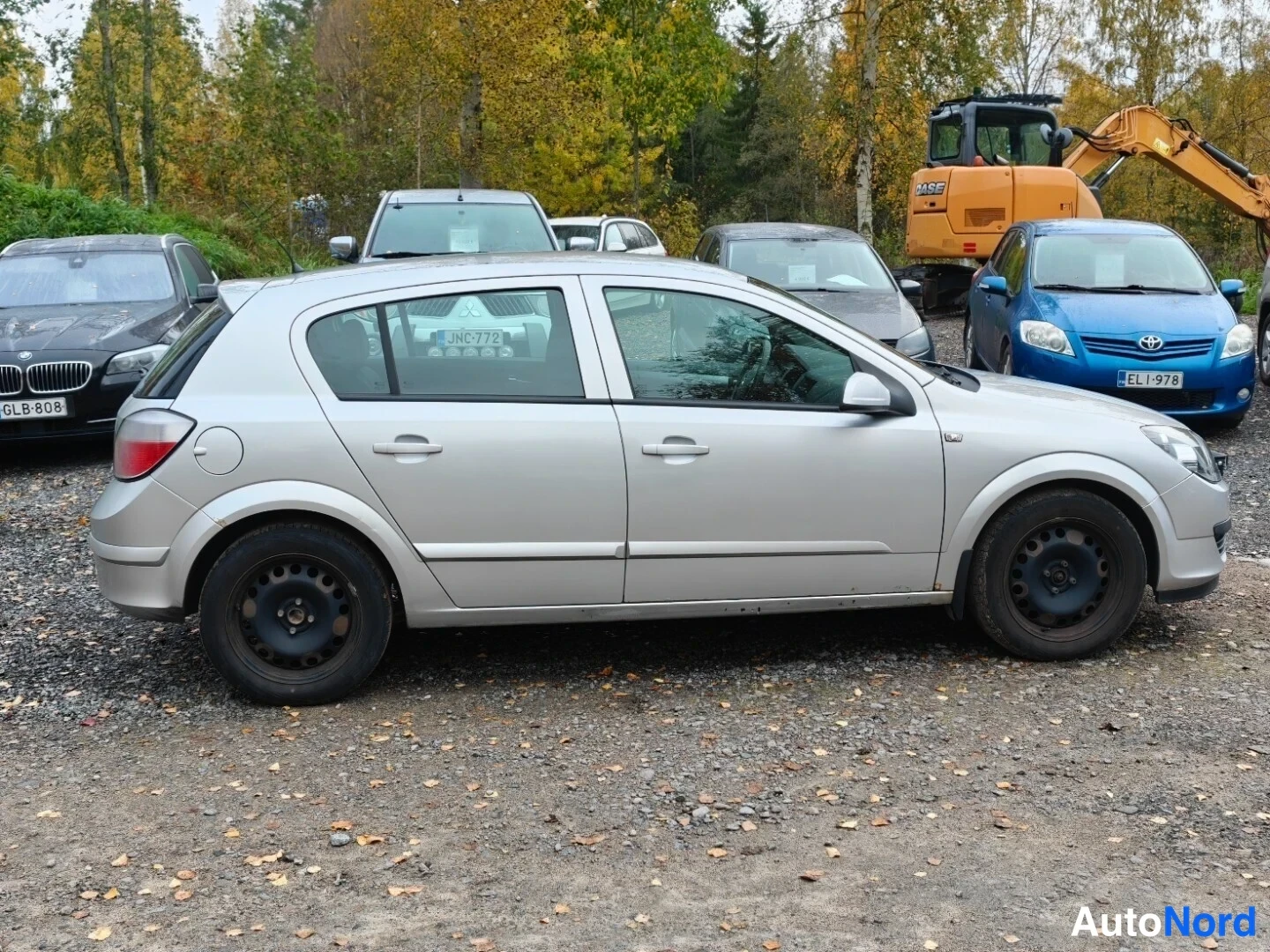 Grey Opel Astra 2006, front three-quarter, nose to the right, photo 4