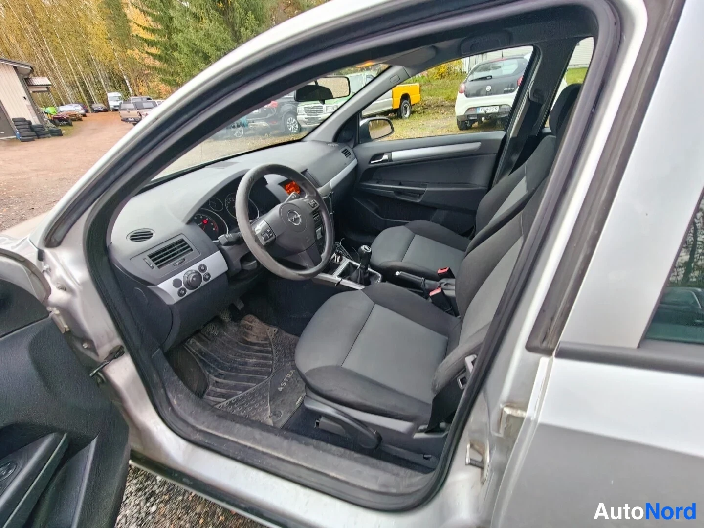 Grey Opel Astra 2006, photo 8