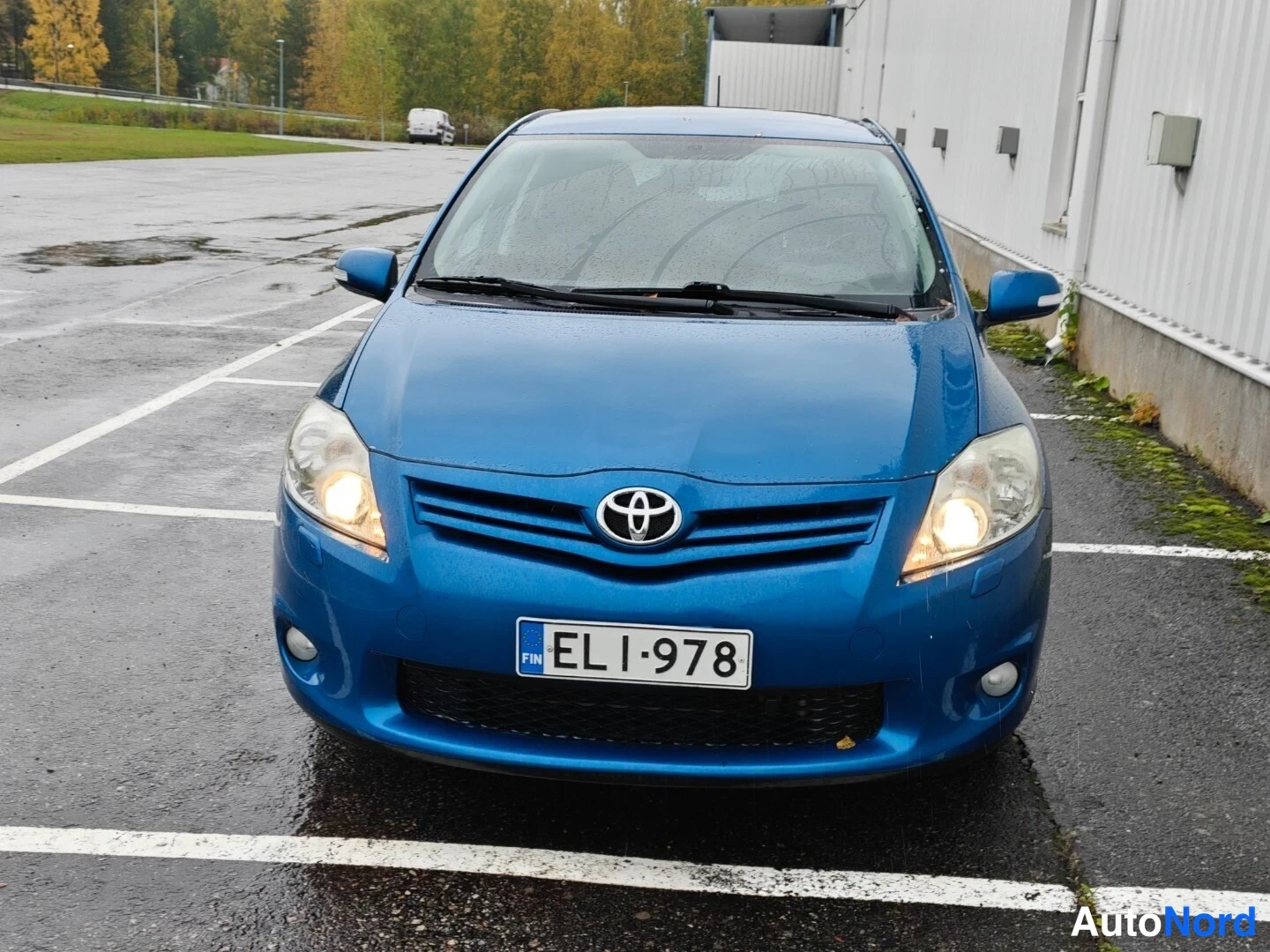 Blue Toyota Auris 2010, front, photo 3