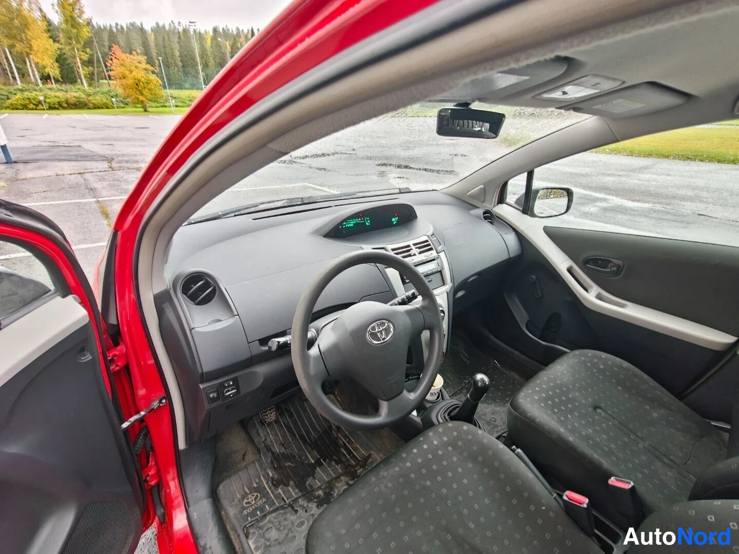 Red Toyota Yaris 2007, photo 13