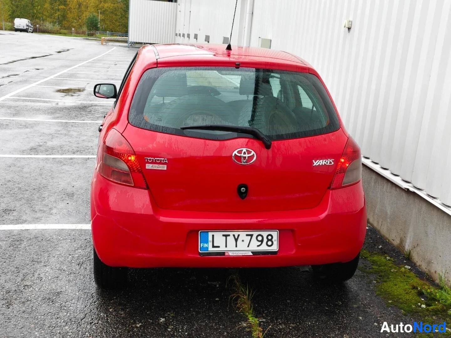 Red Toyota Yaris 2007, rear, photo 8
