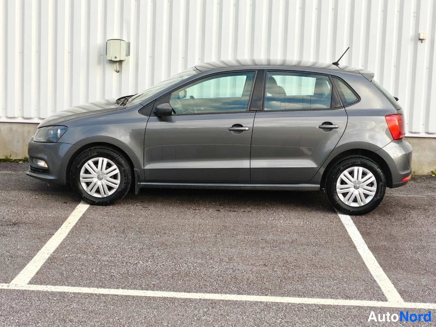 Grey Volkswagen Polo 2016, side, photo 5