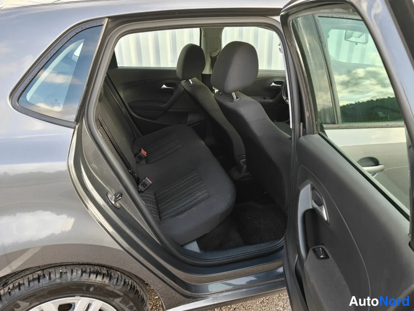 Grey Volkswagen Polo 2016, photo 9