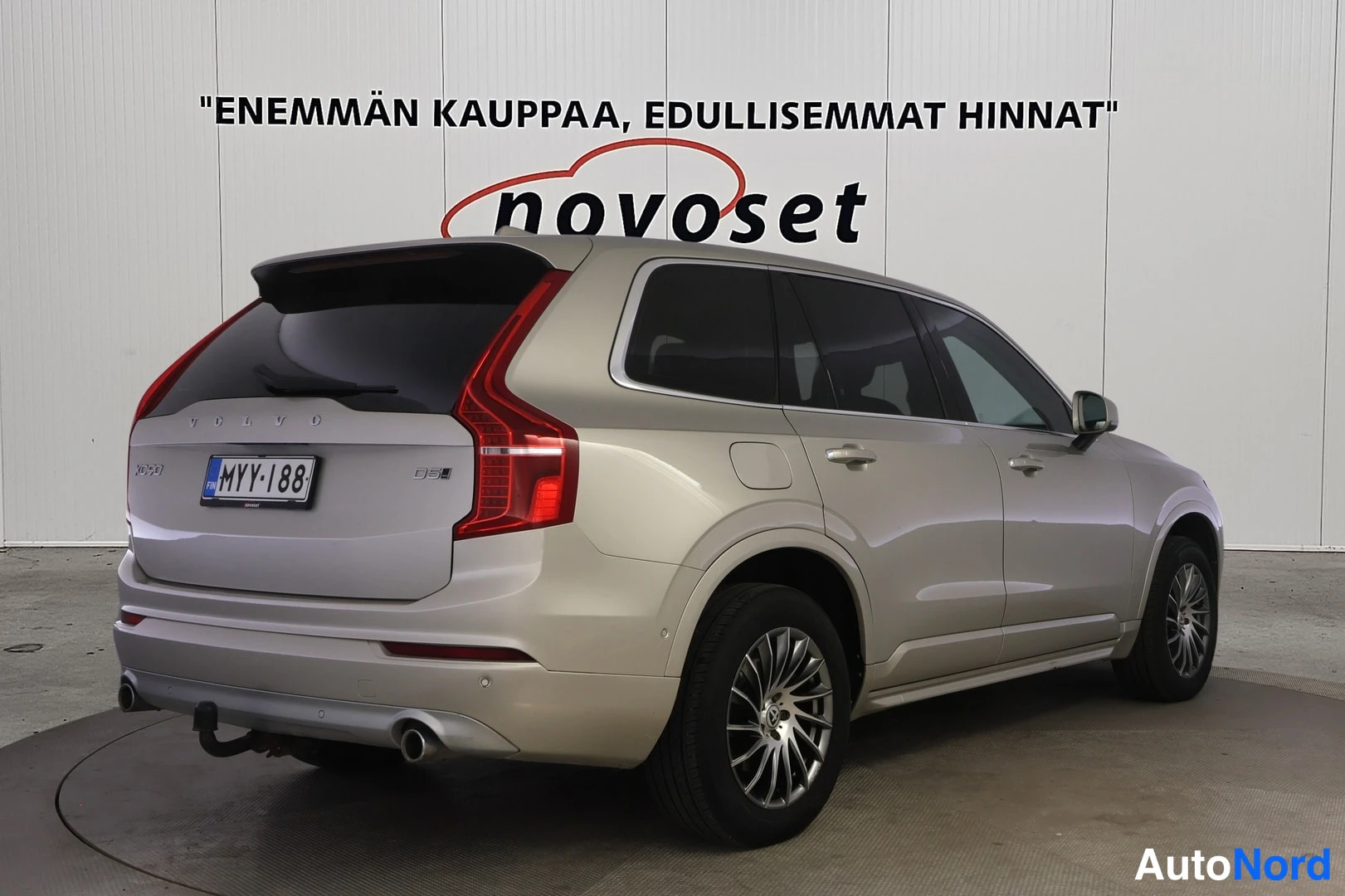 Beige Volvo XC90 2016, takaviisto, kuva 5