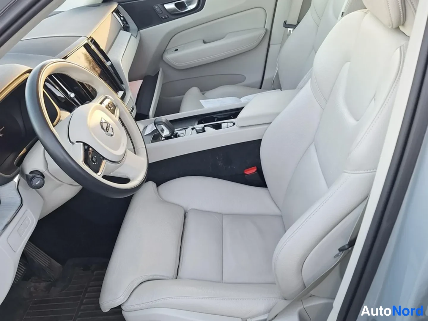 Harmaa Volvo XC60 2024, kuva 12
