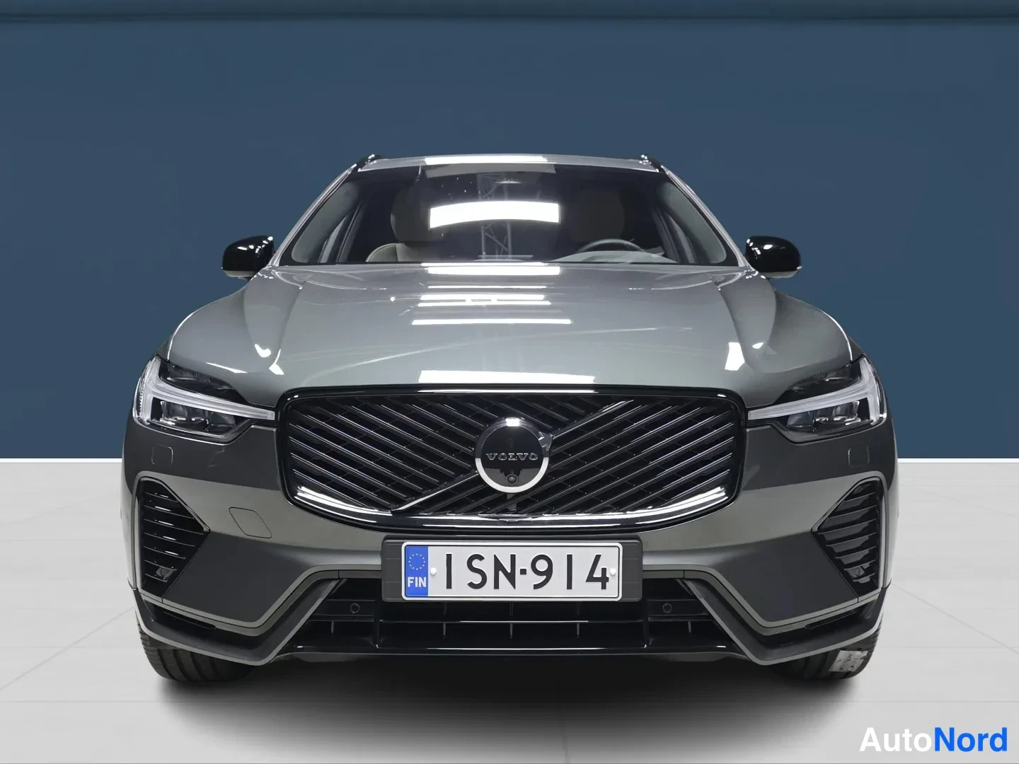 Vihreä Volvo XC60 2026, edestä, kuva 3