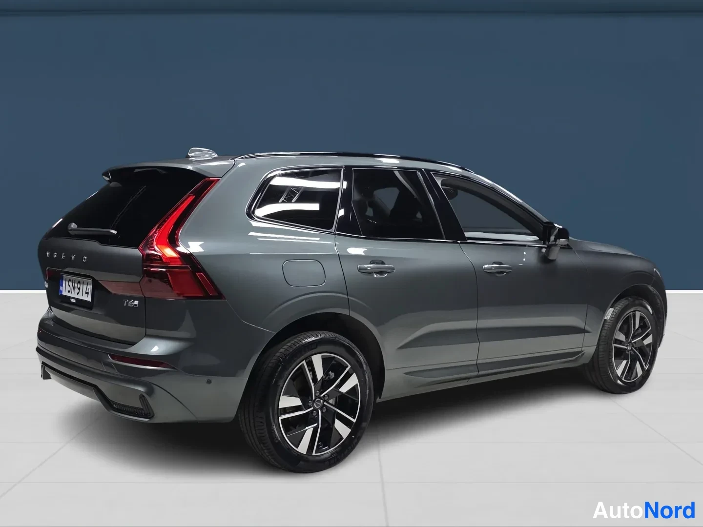 Vihreä Volvo XC60 2026, takaviisto, kuva 4