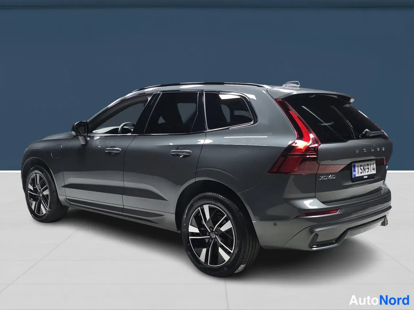 Vihreä Volvo XC60 2026, takaviisto, kuva 5