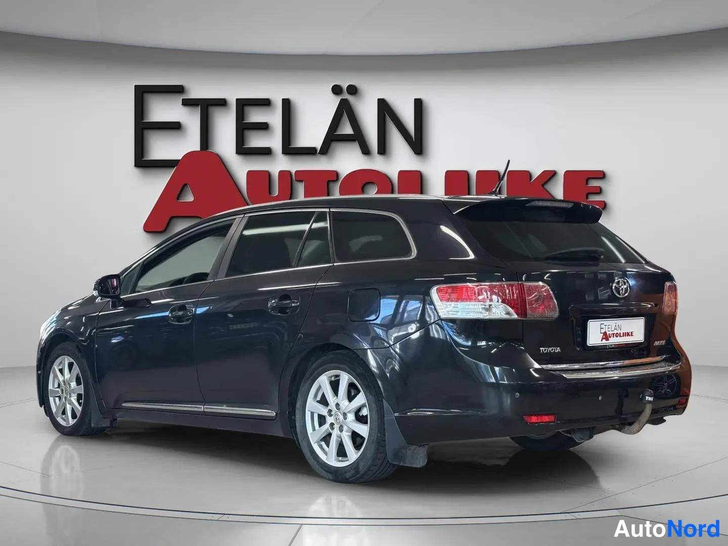 Musta Toyota Avensis 2011, takaviisto, kuva 5