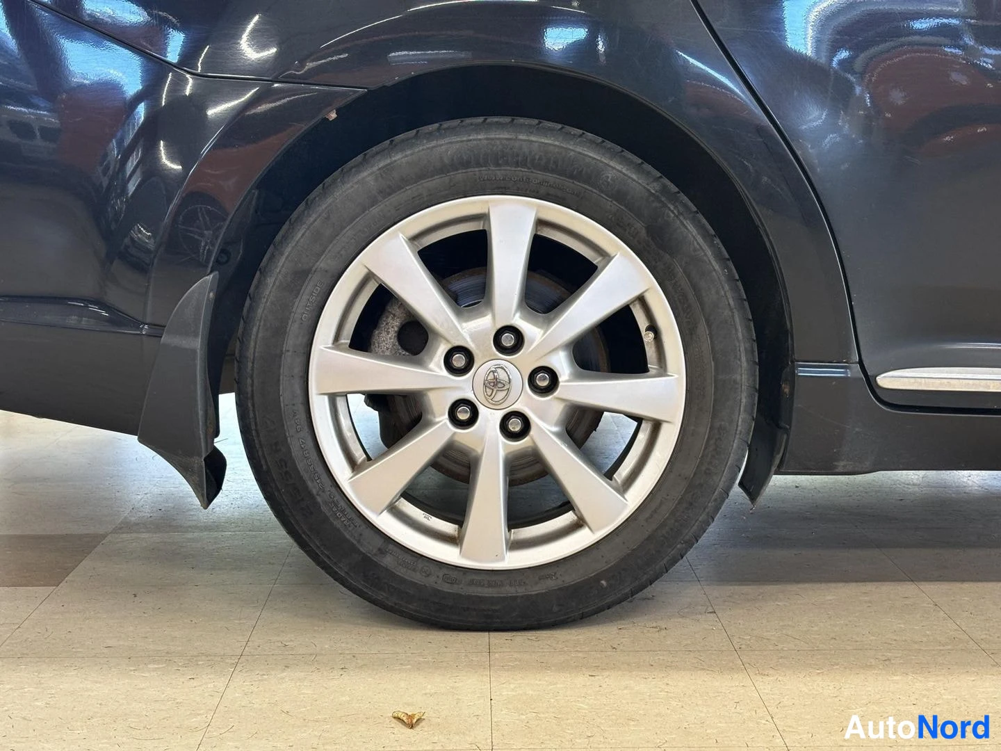 Musta Toyota Avensis 2011, yksityiskohta, kuva 24