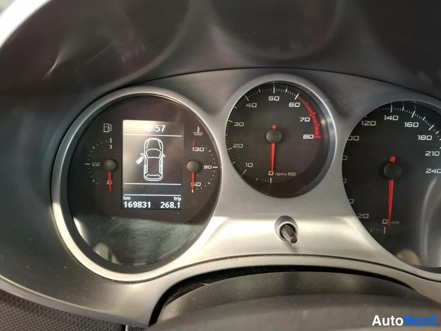 Punainen Seat Leon 2012, kuva 10
