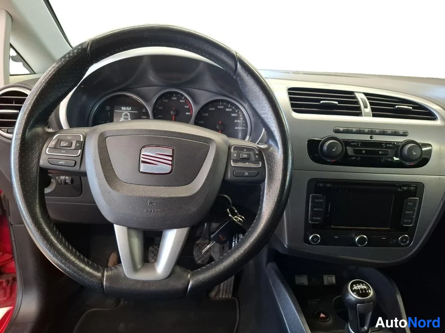 Punainen Seat Leon 2012, kuva 11