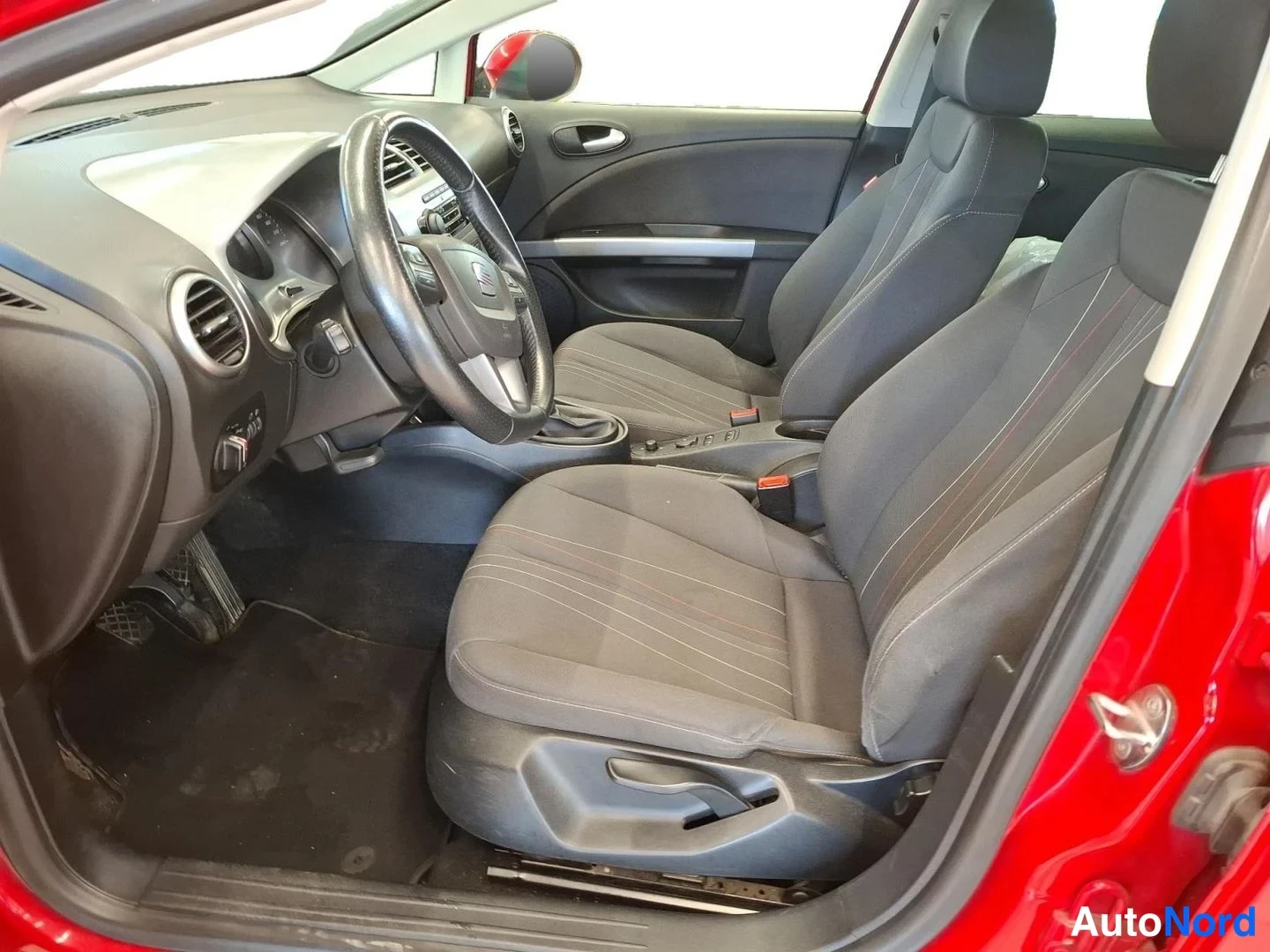 Punainen Seat Leon 2012, kuva 8