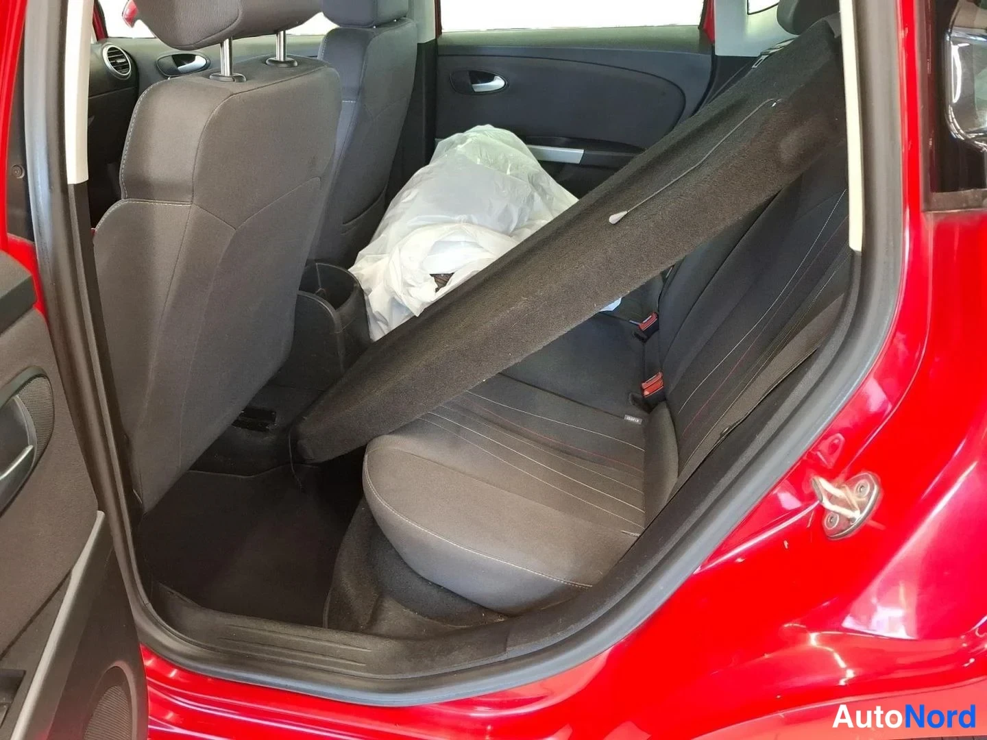 Punainen Seat Leon 2012, kuva 9