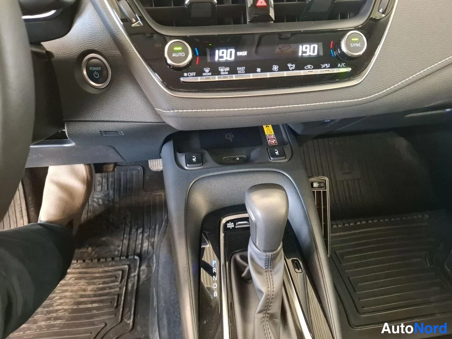 Musta Toyota Corolla 2025, kuva 19