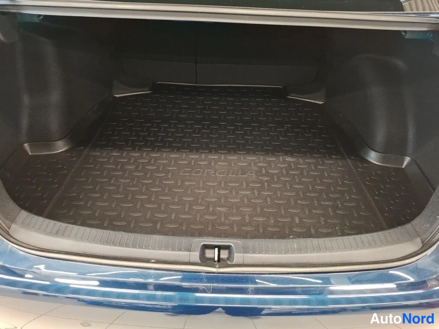 Musta Toyota Corolla 2025, kuva 14