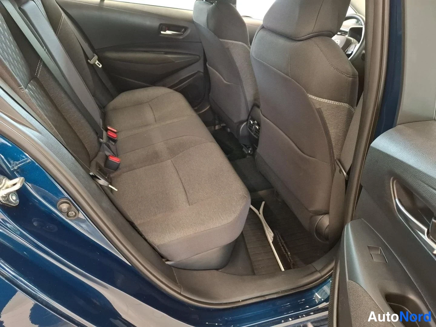 Musta Toyota Corolla 2025, kuva 15