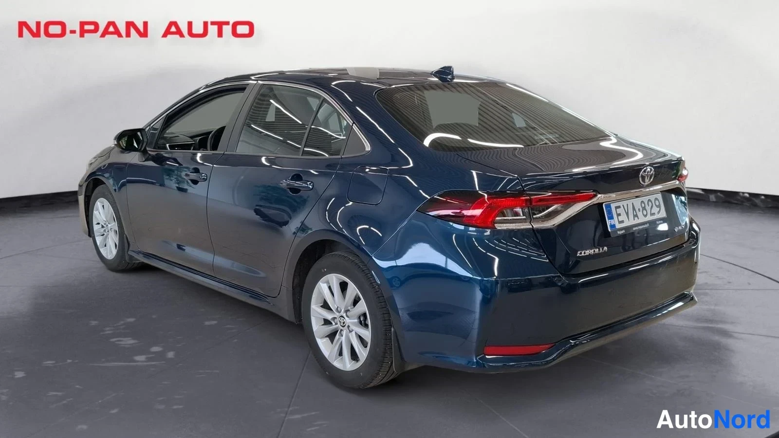 Musta Toyota Corolla 2025, takaviisto, kuva 7