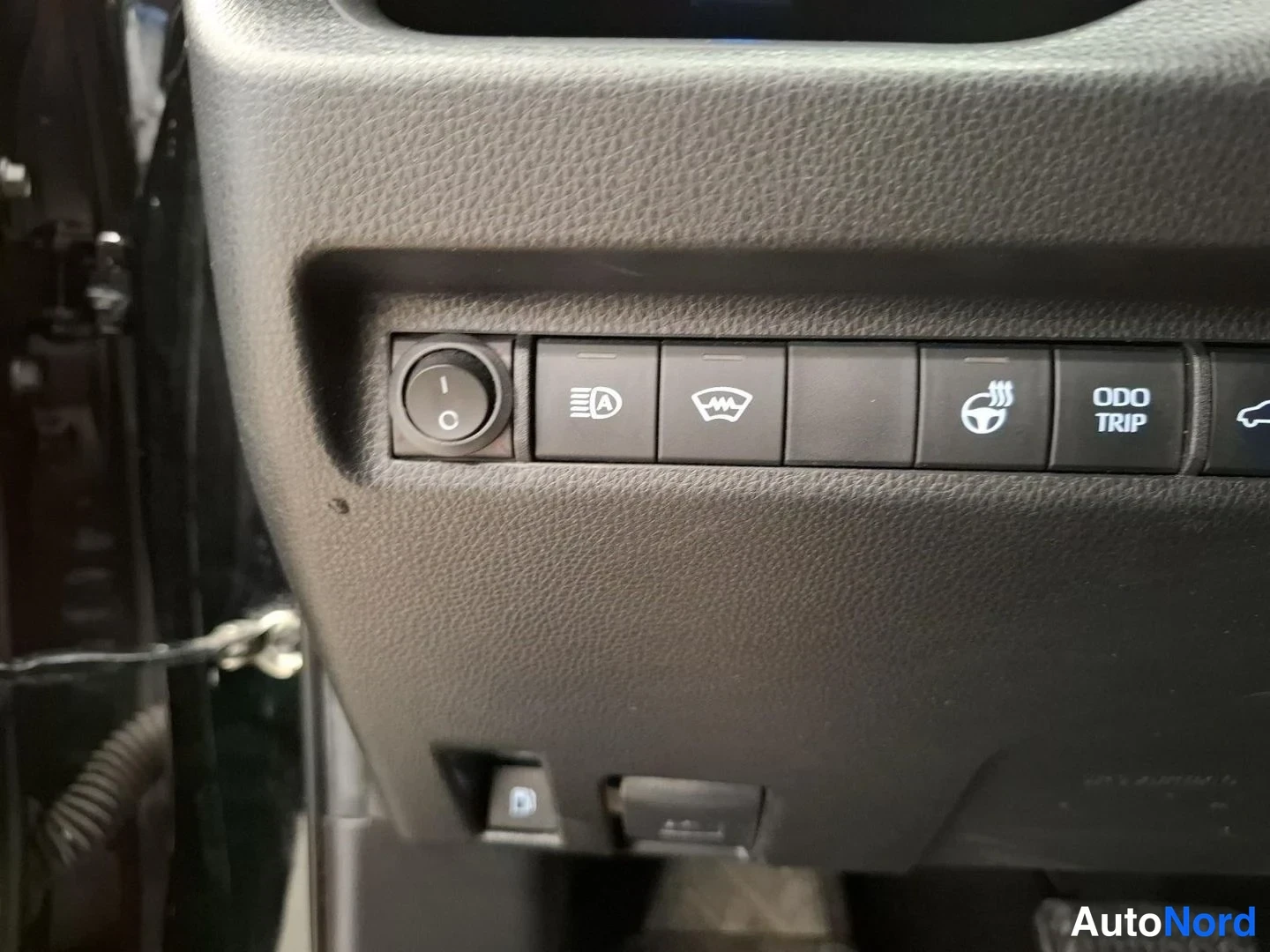 Musta Toyota RAV4 2024, kuva 14