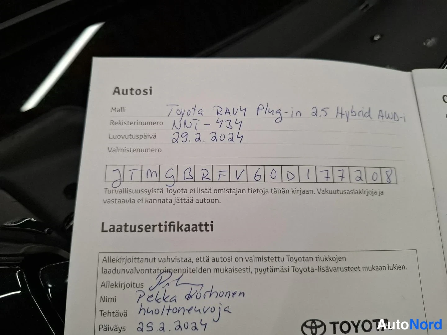Musta Toyota RAV4 2024, kuva 16