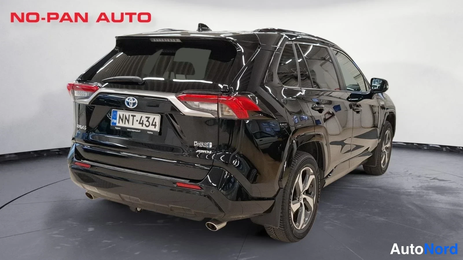 Musta Toyota RAV4 2024, takaviisto, kuva 7