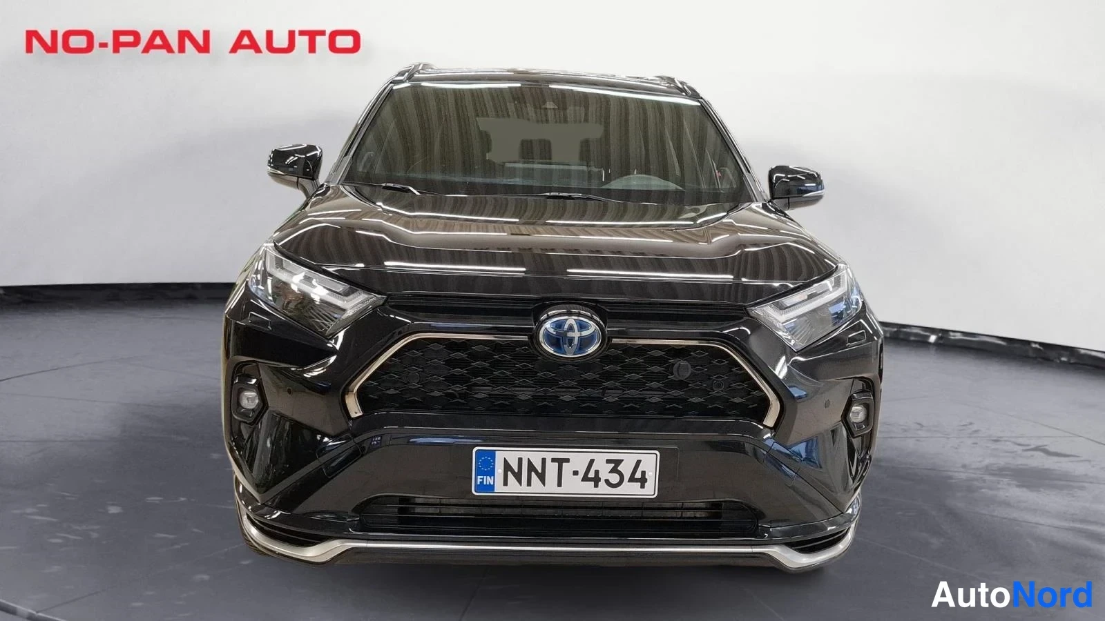 Musta Toyota RAV4 2024, edestä, kuva 4