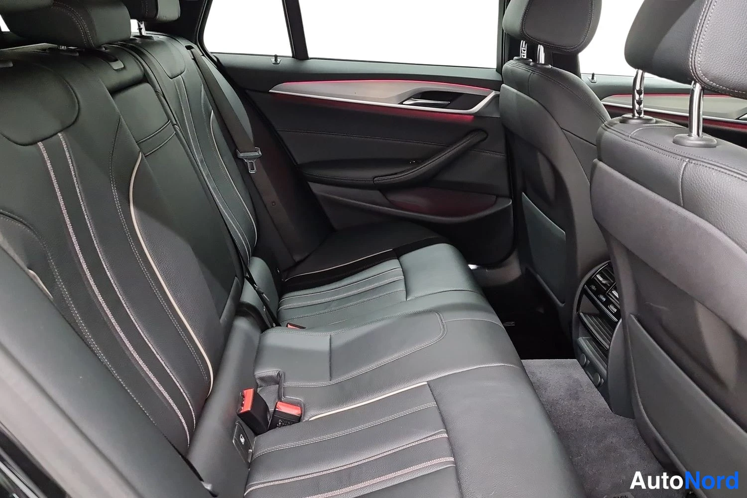 Musta BMW 530d xDrive 2019, kuva 14