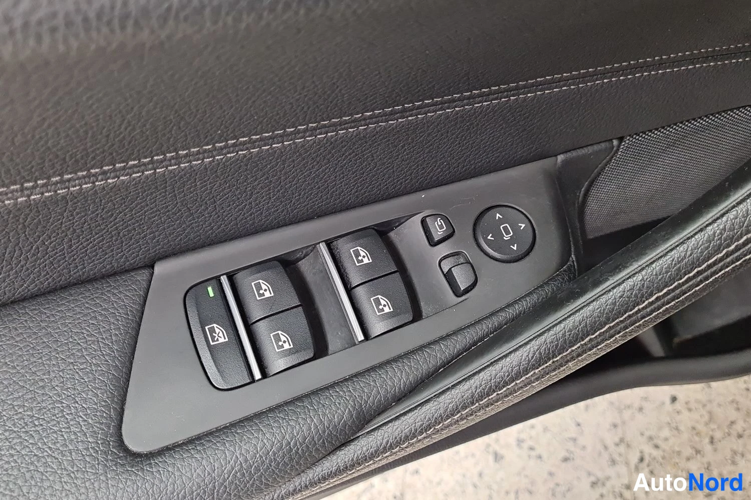 Musta BMW 530d xDrive 2019, yksityiskohta, kuva 7