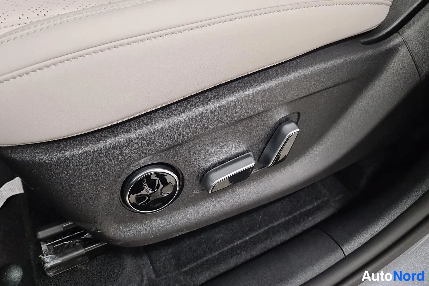 Harmaa BYD Atto 2 2026, kuva 15