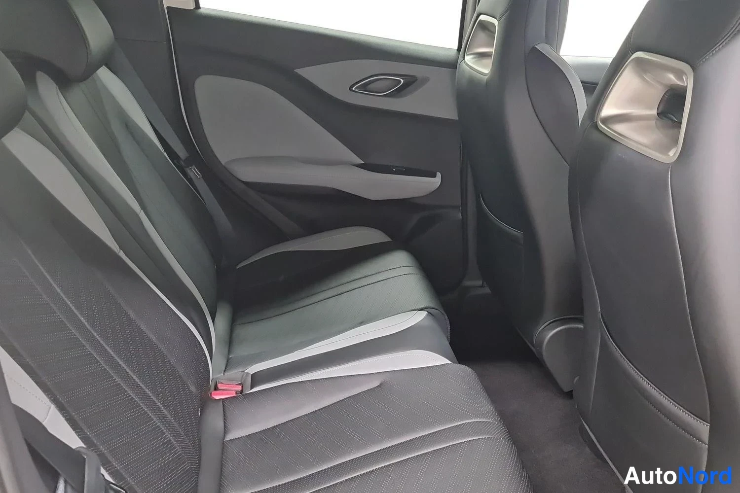 Valkoinen BYD Dolphin Surf 2025, kuva 11