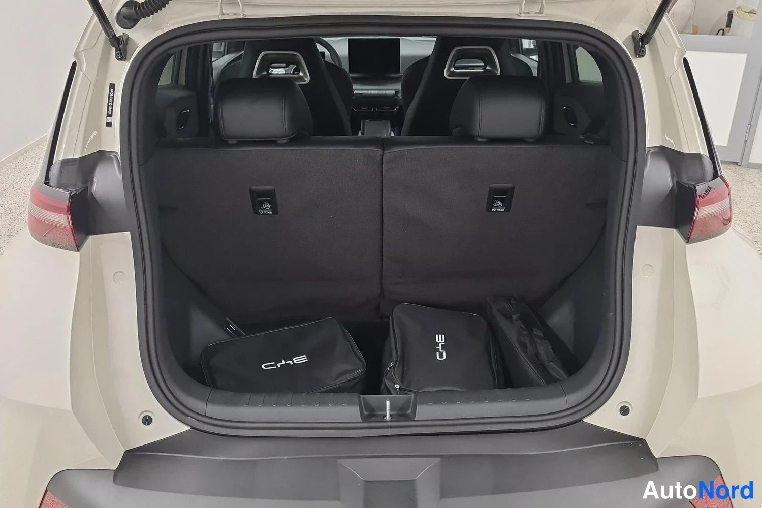Valkoinen BYD Dolphin Surf 2025, kuva 12
