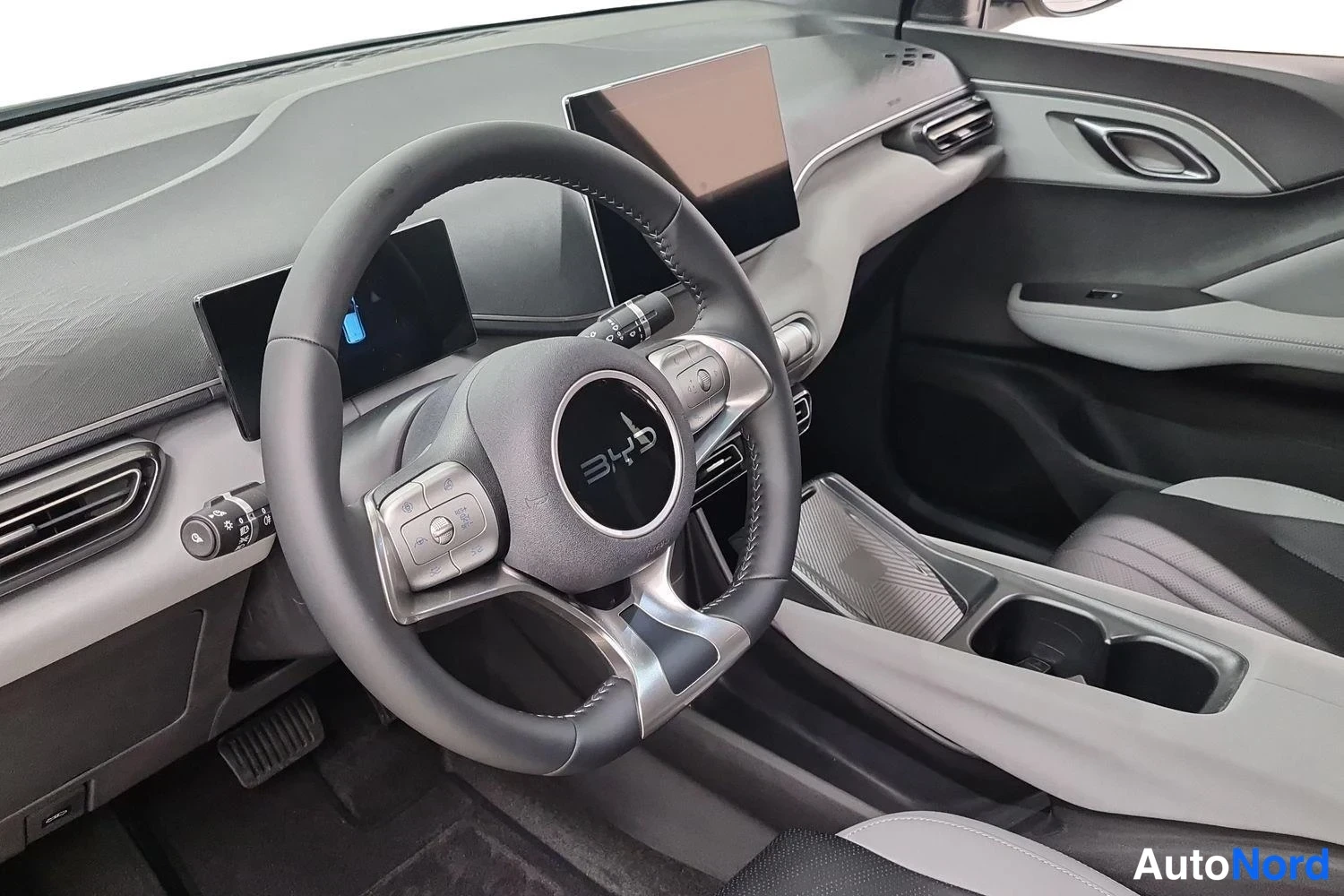 Valkoinen BYD Dolphin Surf 2025, kuva 6