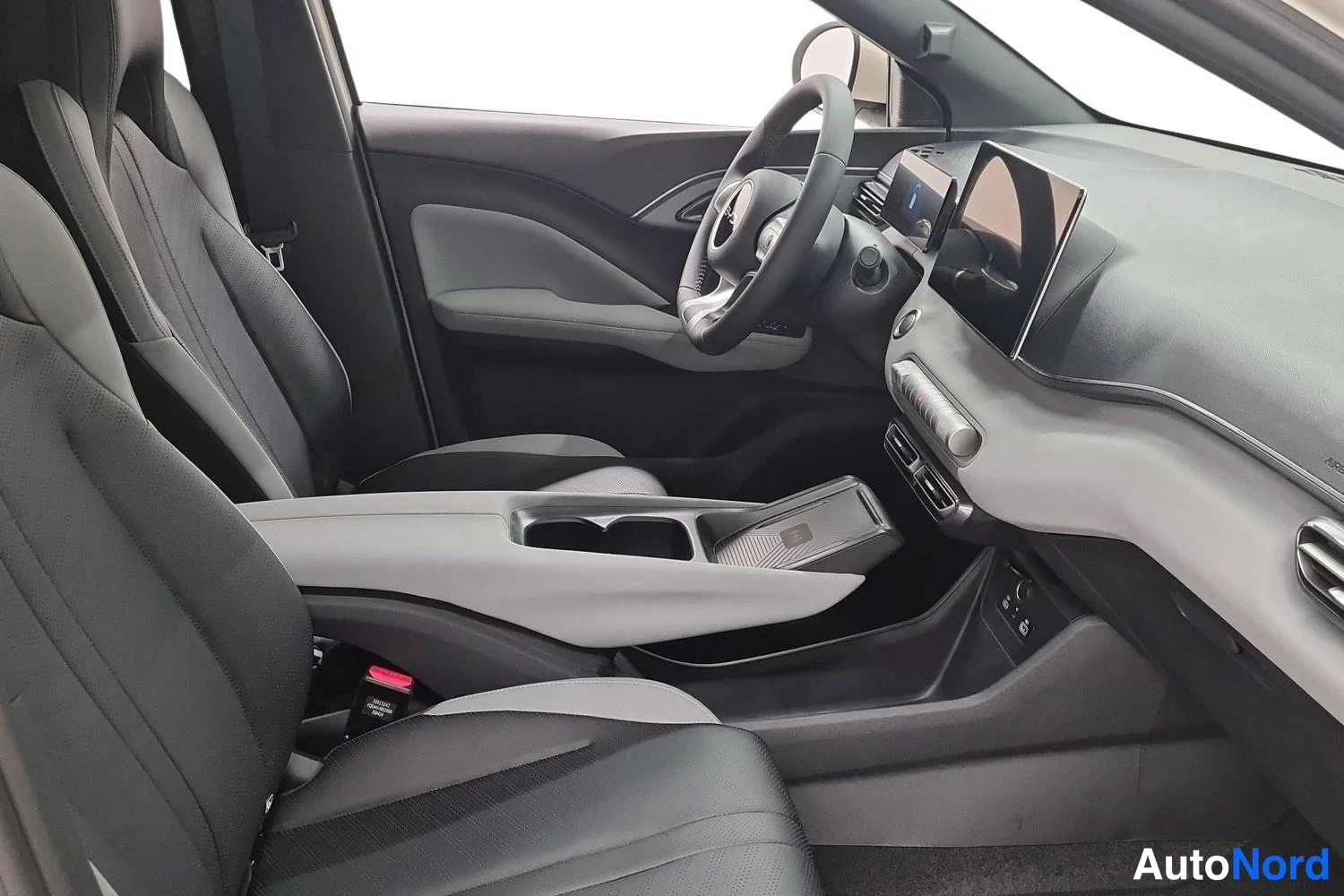 Valkoinen BYD Dolphin Surf 2025, kuva 9