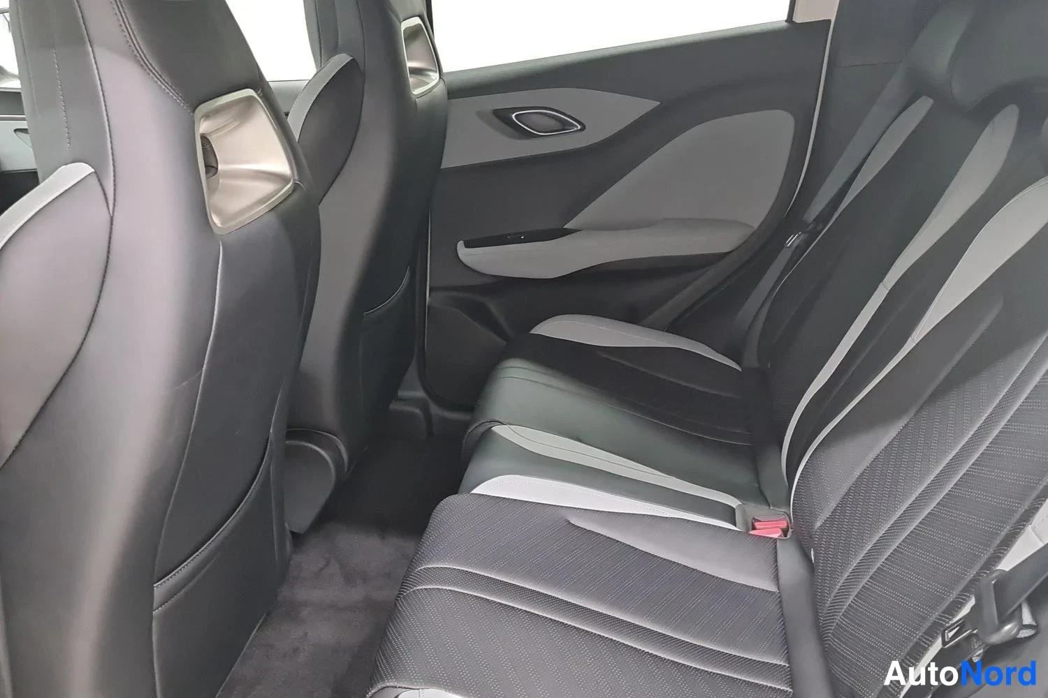 Valkoinen BYD Dolphin Surf 2025, kuva 10
