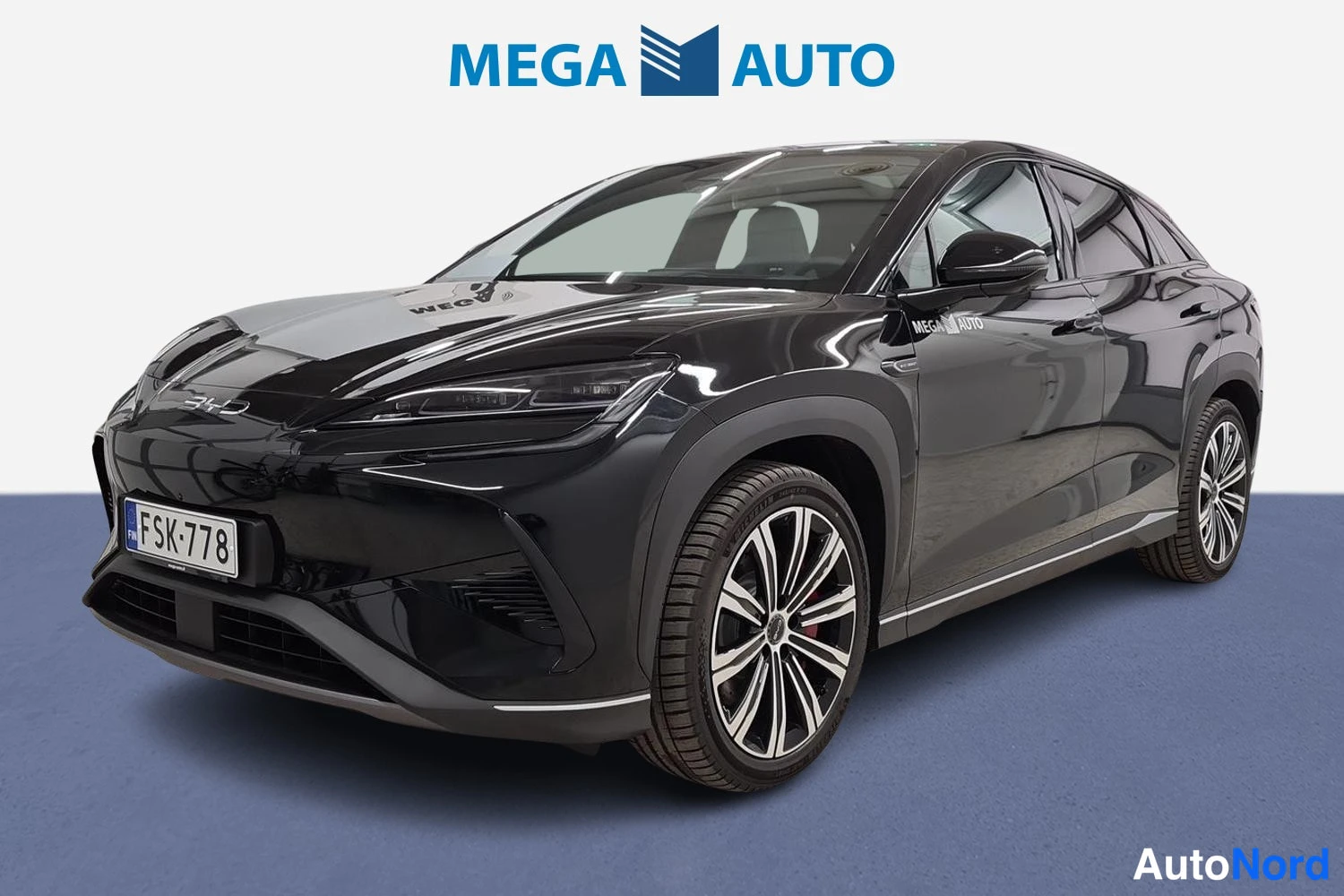Musta BYD Sealion 7 2026, etuviisto, keula vasemmalle, kuva 2