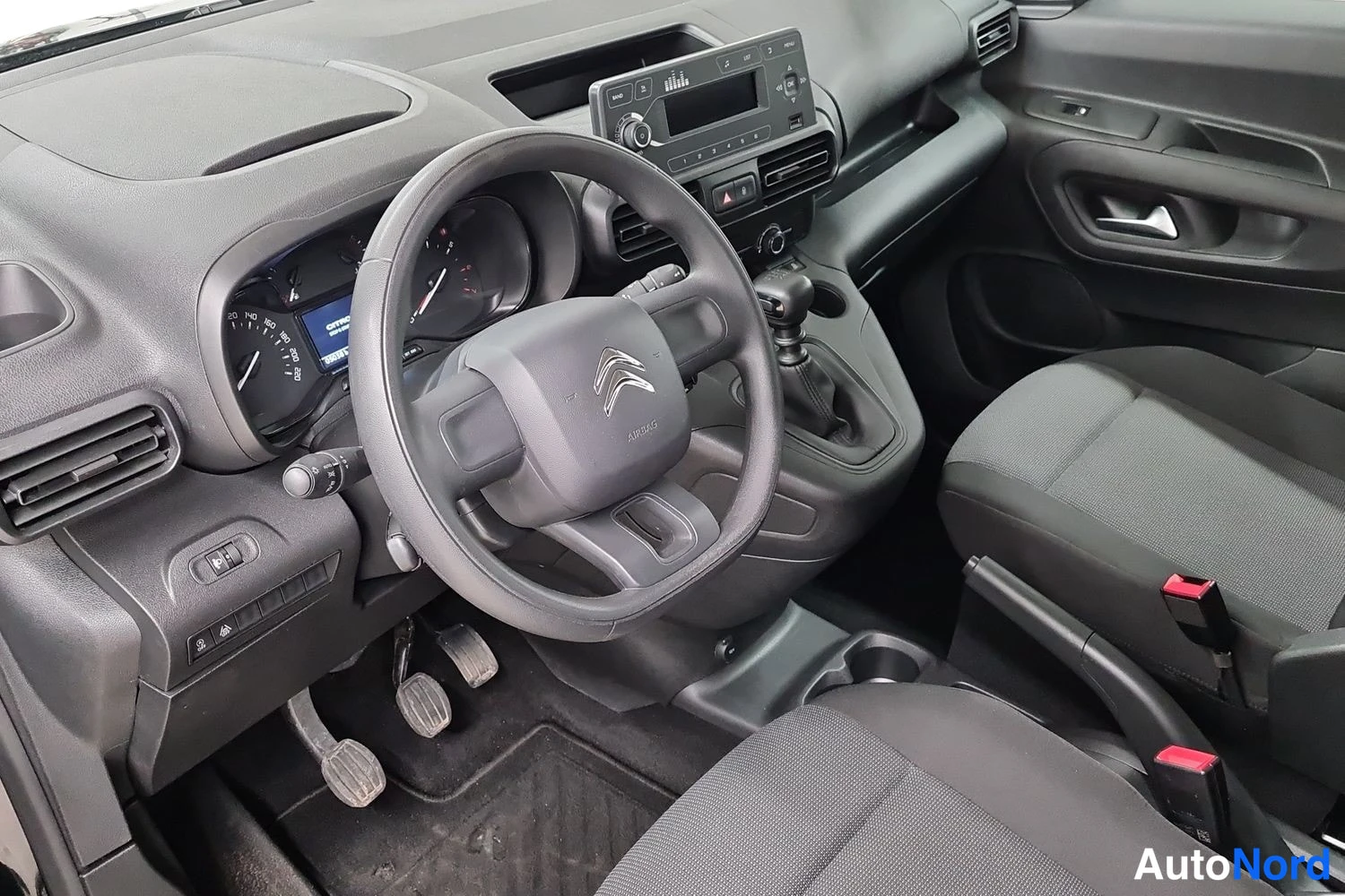 Musta Citroen Berlingo 2021, kuva 8