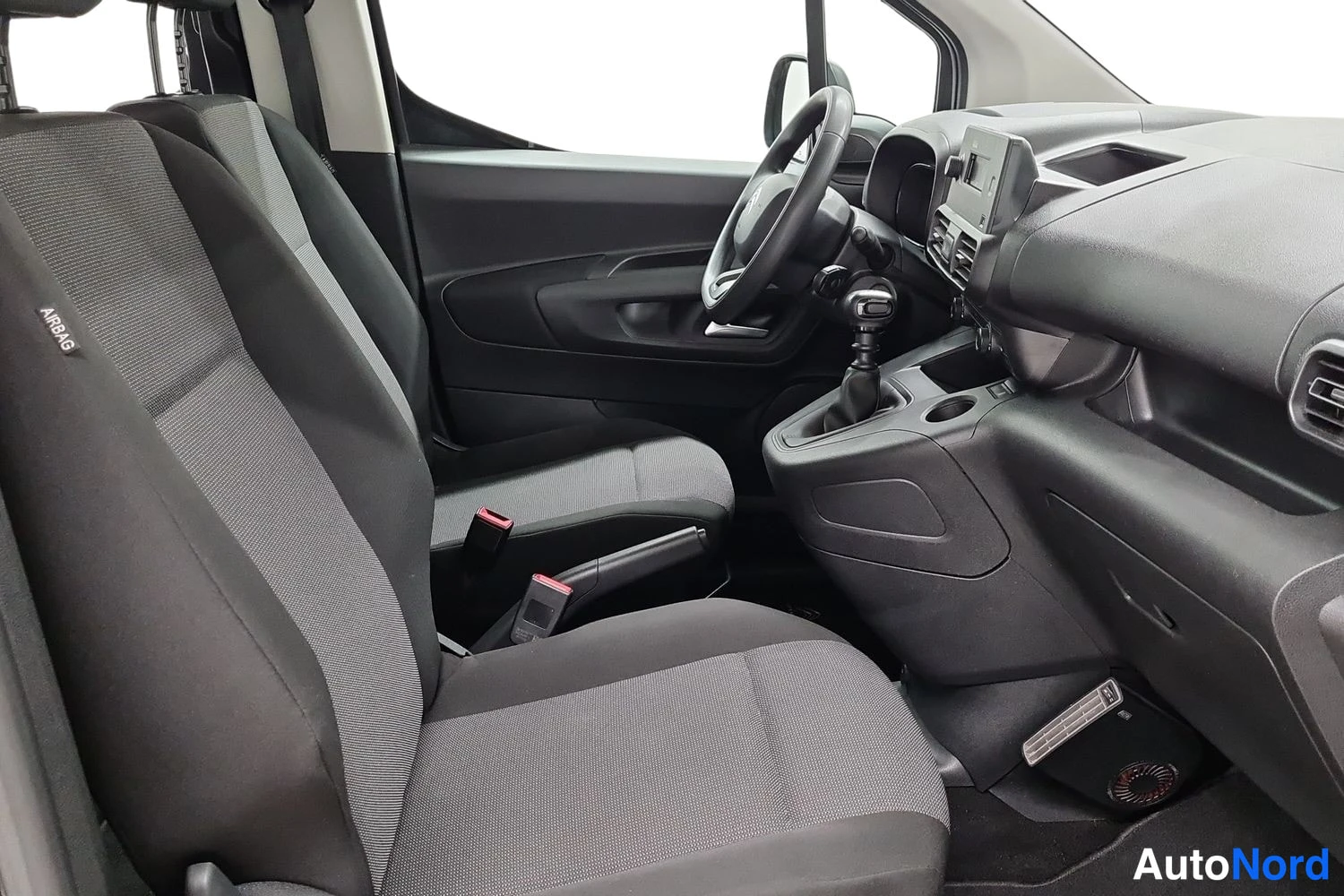 Musta Citroen Berlingo 2021, kuva 11