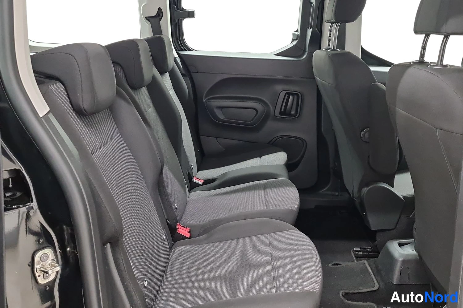 Musta Citroen Berlingo 2021, kuva 12